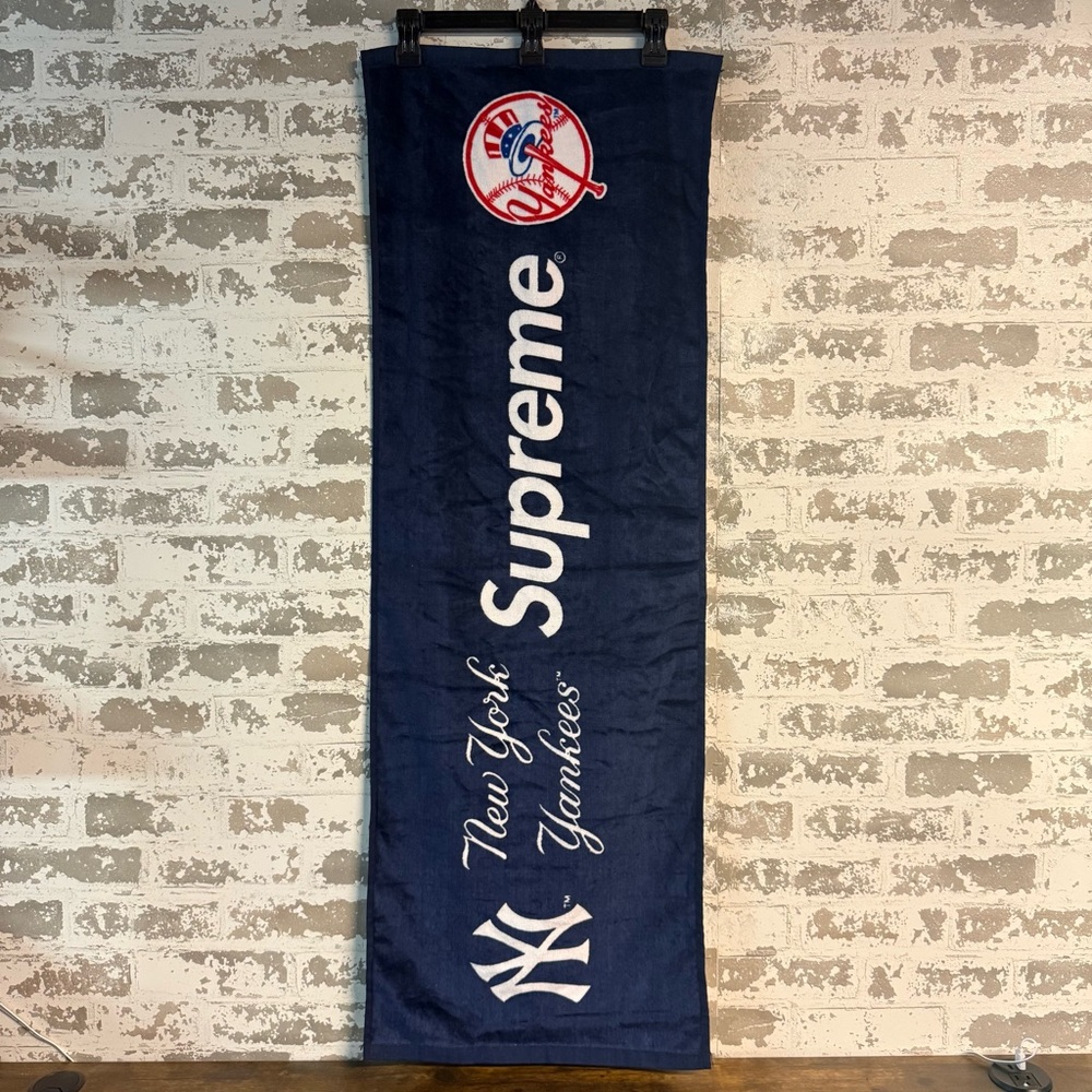 NEW - Supreme - New York Yankees Hand Towel - Navy Blue